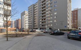 Avia Apartment Three Bedroom Two Balcony Ac & Parking By Noclegi Renters