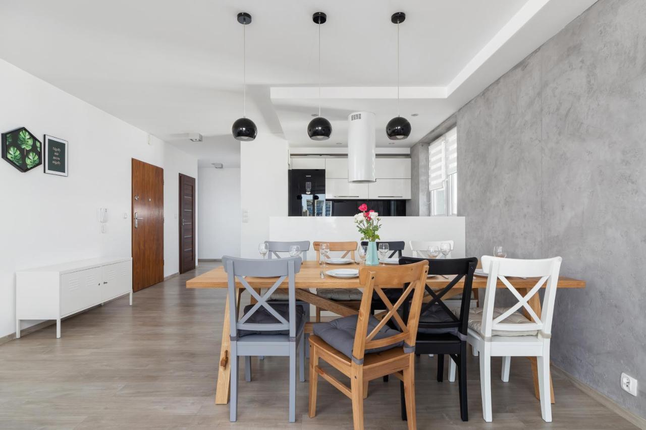 Avia Apartment Three Bedroom Two Balcony Ac & Parking By Noclegi Renters Krakov Exteriér fotografie