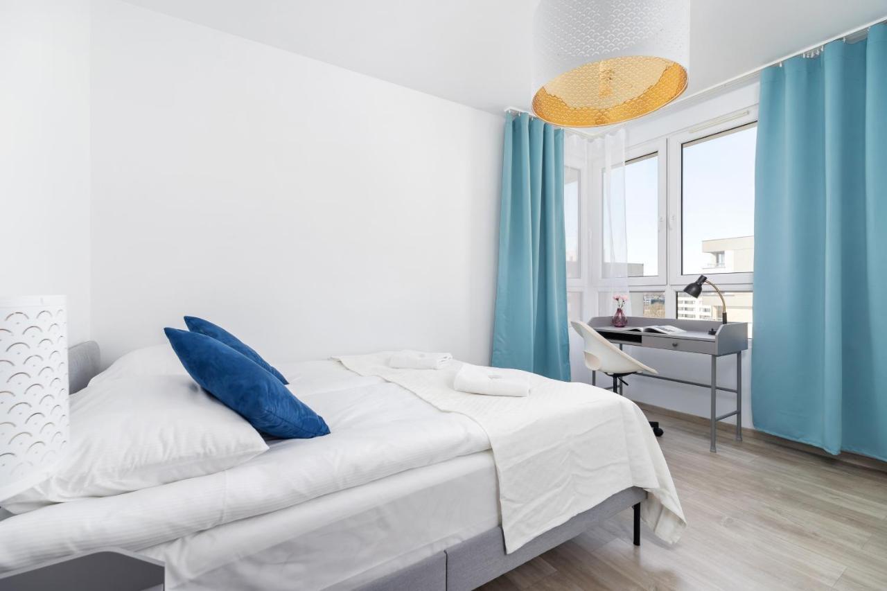 Avia Apartment Three Bedroom Two Balcony Ac & Parking By Noclegi Renters Krakov Exteriér fotografie