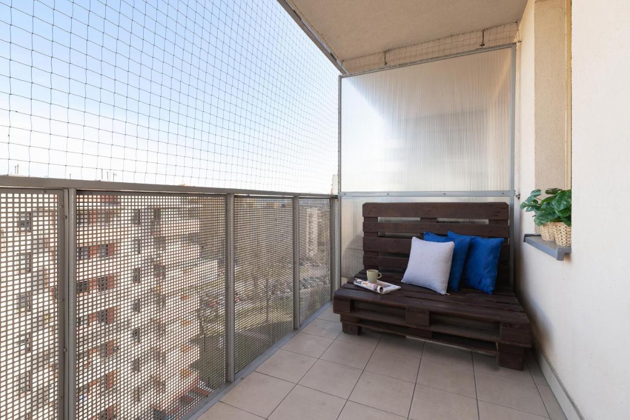 Avia Apartment Three Bedroom Two Balcony Ac & Parking By Noclegi Renters Krakov Exteriér fotografie