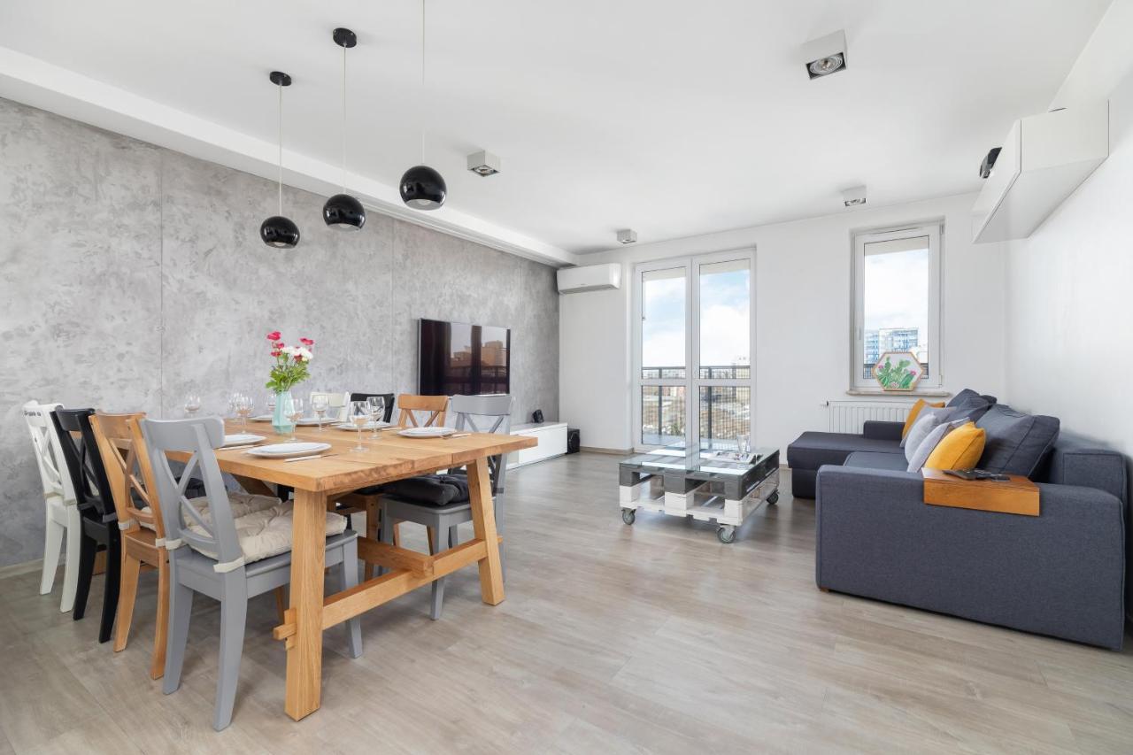 Avia Apartment Three Bedroom Two Balcony Ac & Parking By Noclegi Renters Krakov Exteriér fotografie