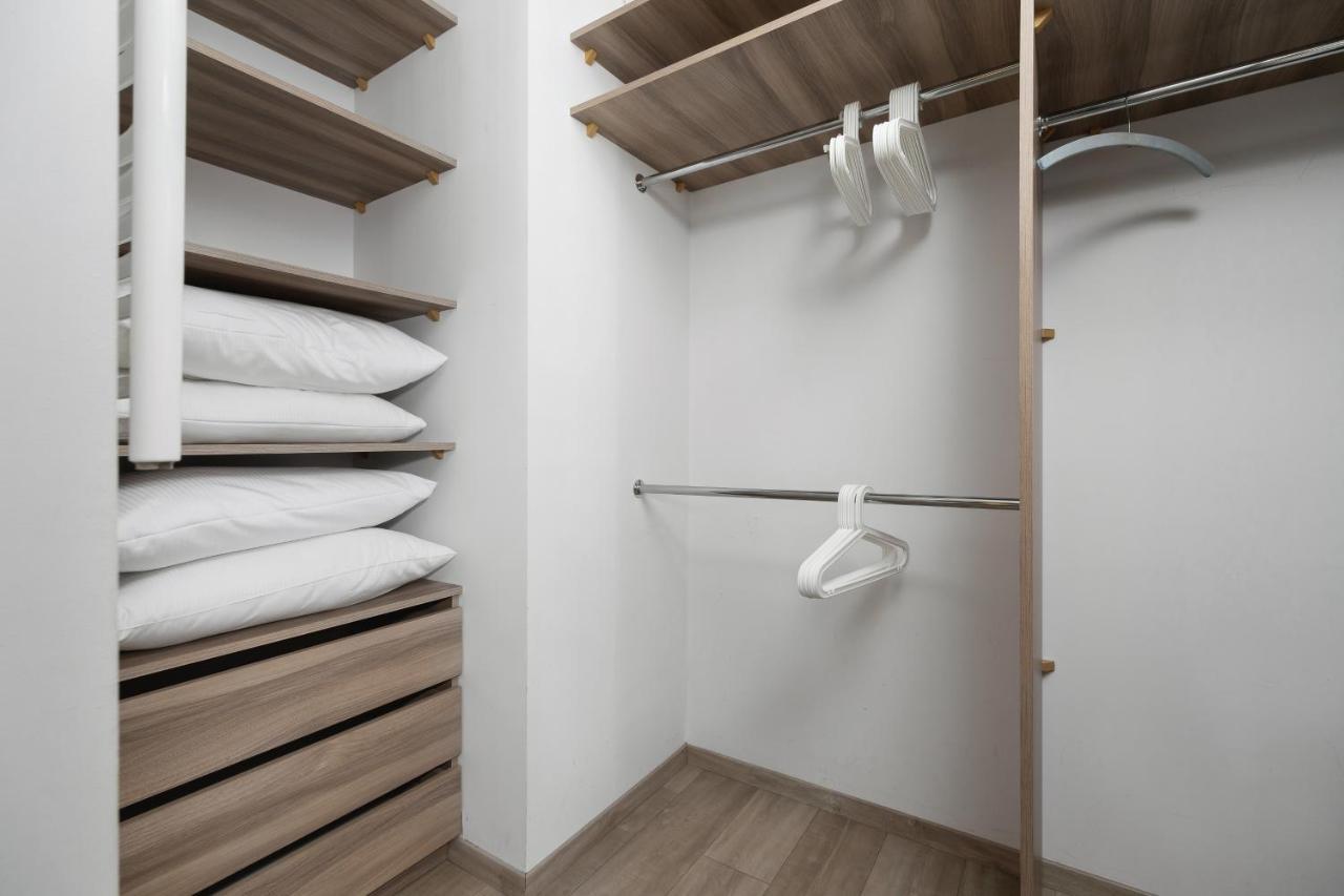 Avia Apartment Three Bedroom Two Balcony Ac & Parking By Noclegi Renters Krakov Exteriér fotografie