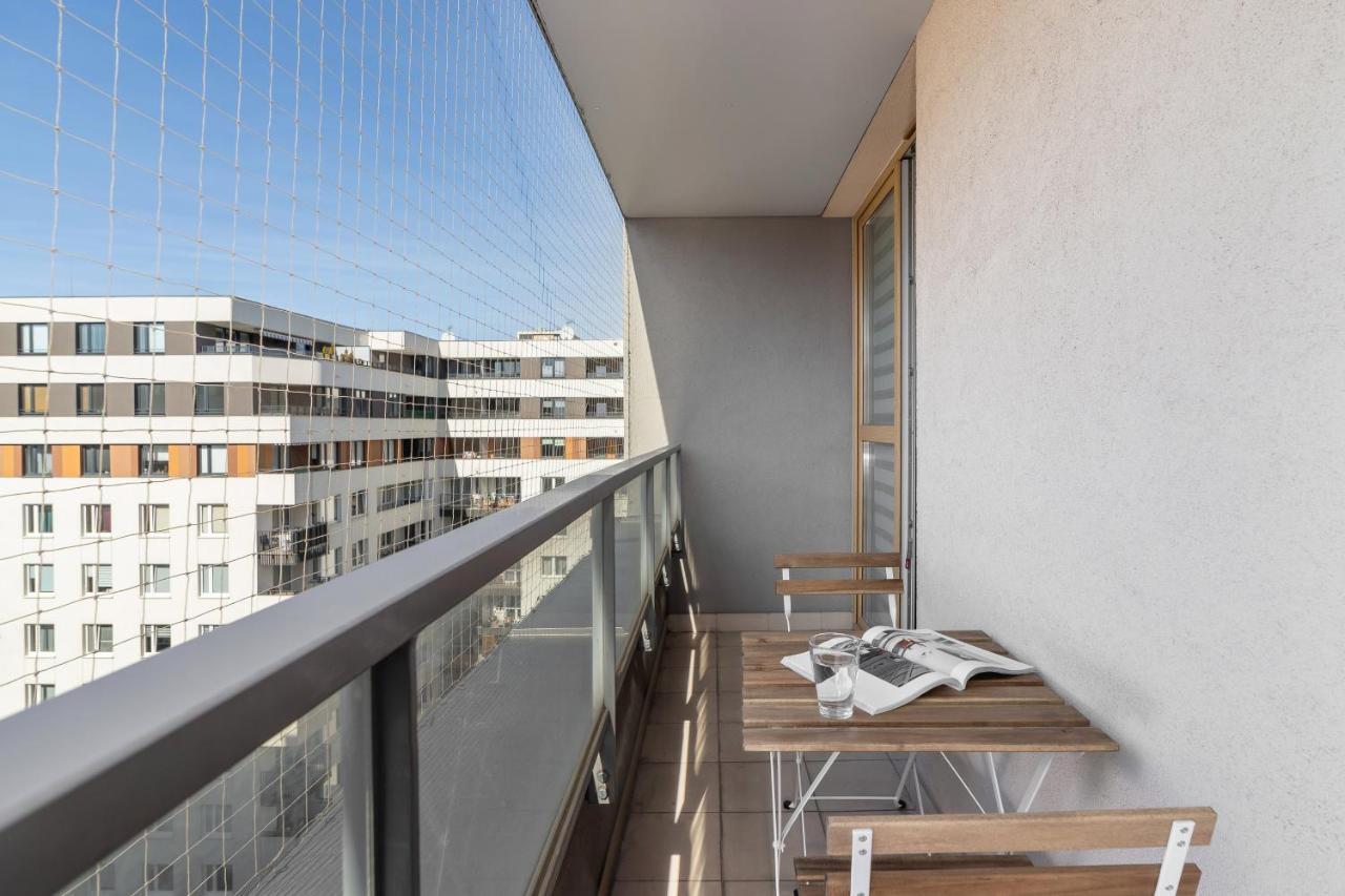 Avia Apartment Three Bedroom Two Balcony Ac & Parking By Noclegi Renters Krakov Exteriér fotografie