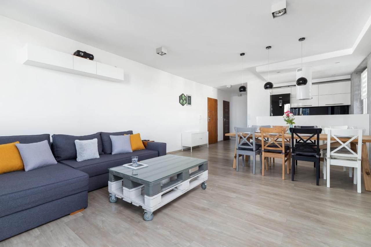 Avia Apartment Three Bedroom Two Balcony Ac & Parking By Noclegi Renters Krakov Exteriér fotografie