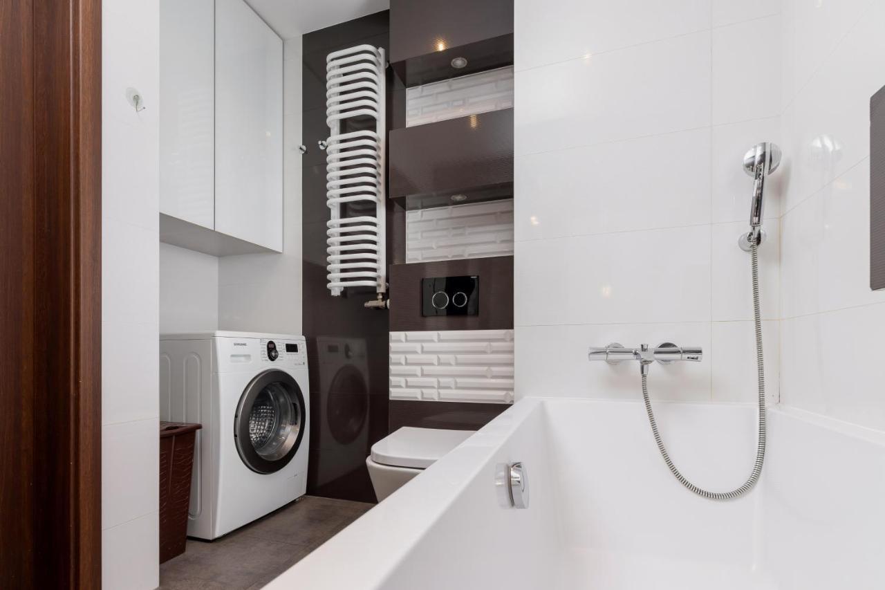 Avia Apartment Three Bedroom Two Balcony Ac & Parking By Noclegi Renters Krakov Exteriér fotografie