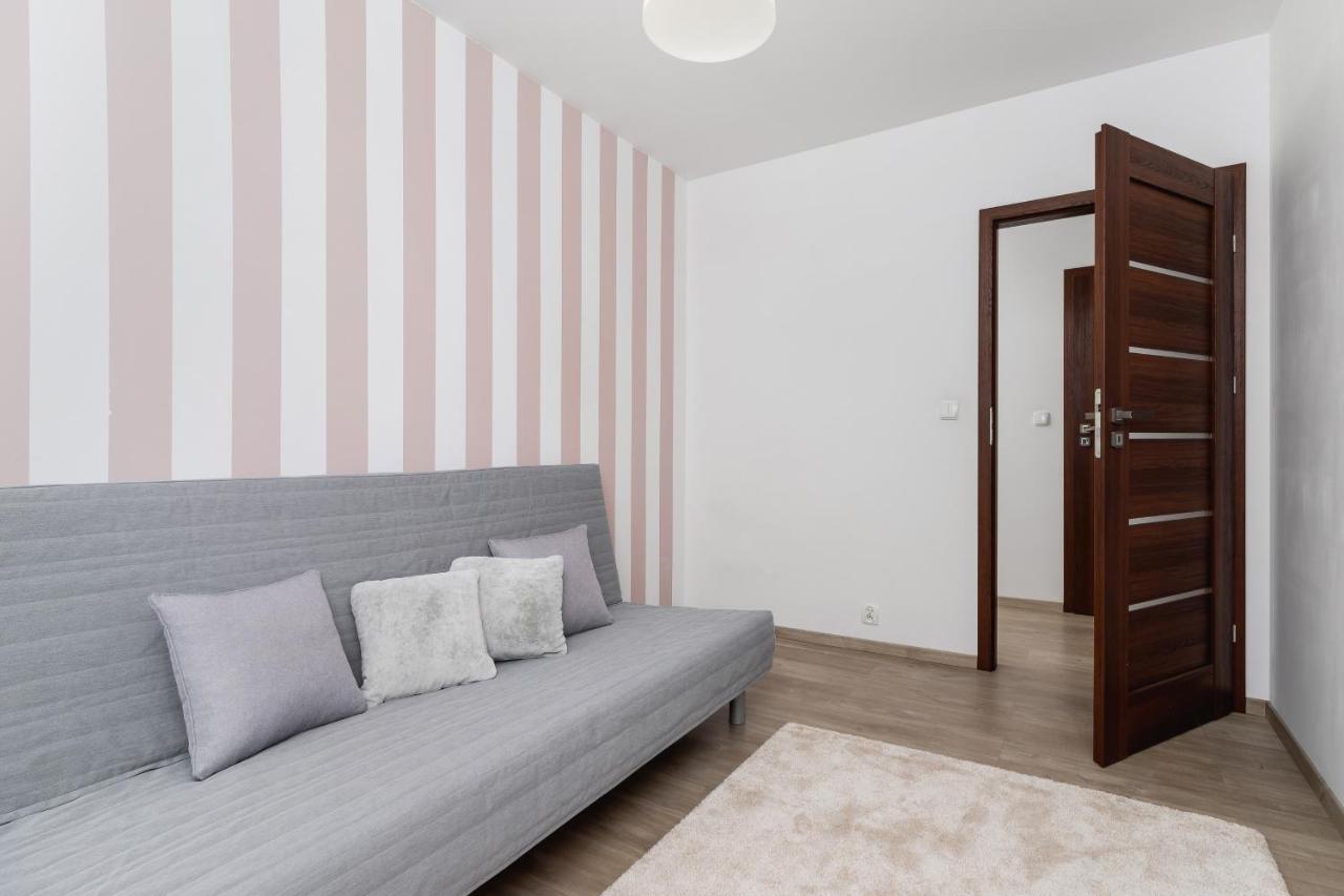 Avia Apartment Three Bedroom Two Balcony Ac & Parking By Noclegi Renters Krakov Exteriér fotografie