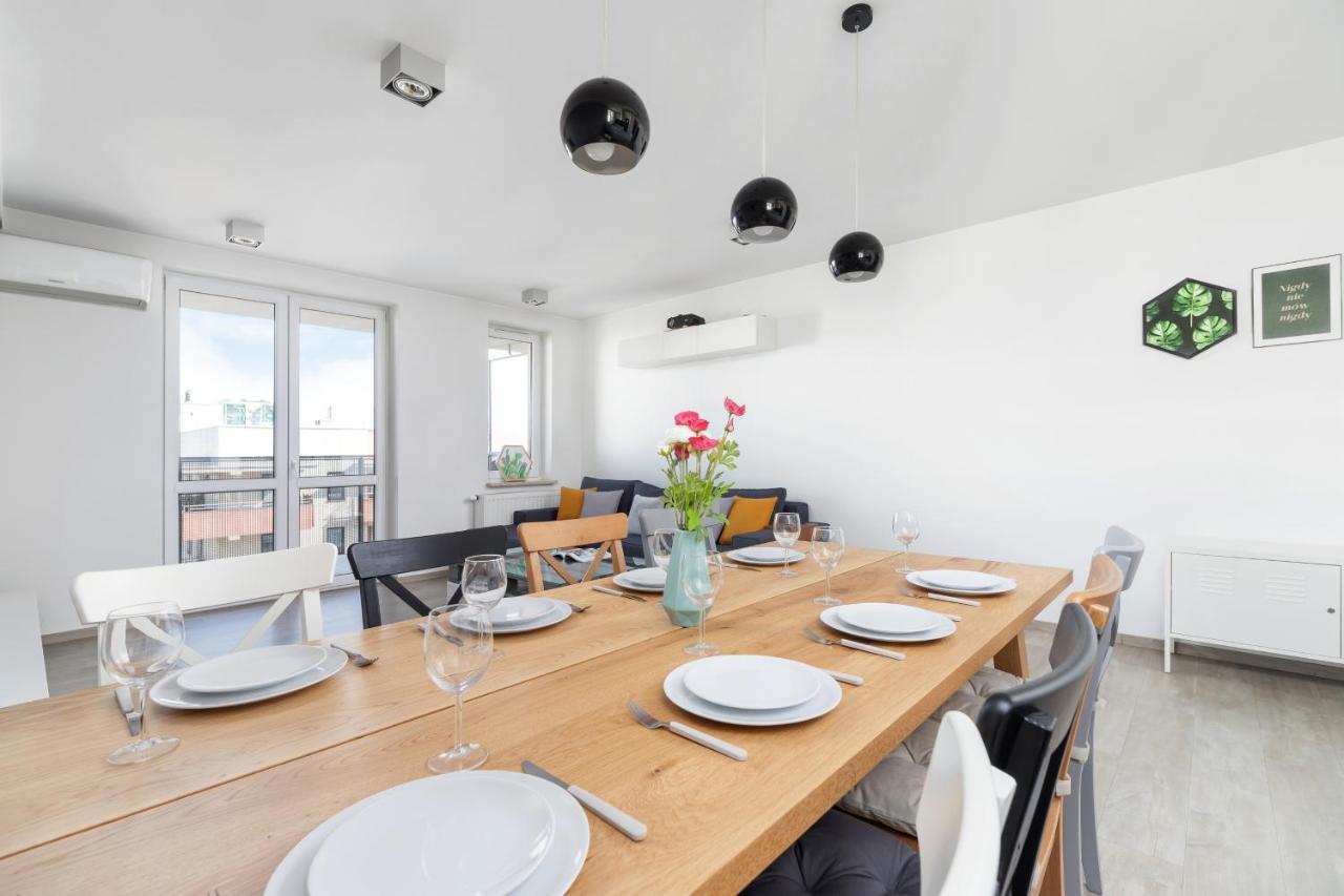 Avia Apartment Three Bedroom Two Balcony Ac & Parking By Noclegi Renters Krakov Exteriér fotografie