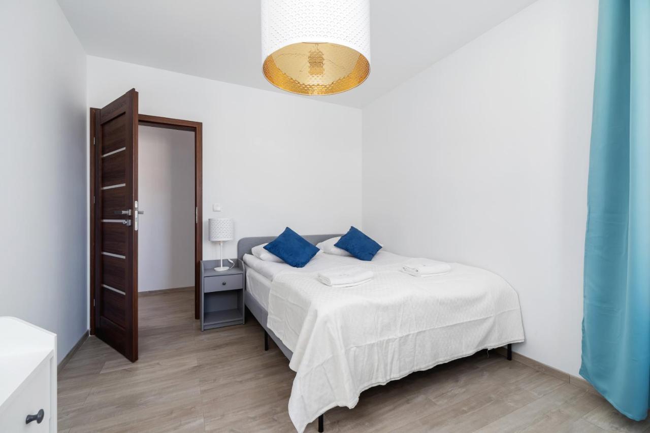 Avia Apartment Three Bedroom Two Balcony Ac & Parking By Noclegi Renters Krakov Exteriér fotografie