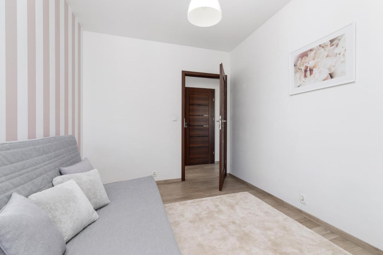 Avia Apartment Three Bedroom Two Balcony Ac & Parking By Noclegi Renters Krakov Exteriér fotografie