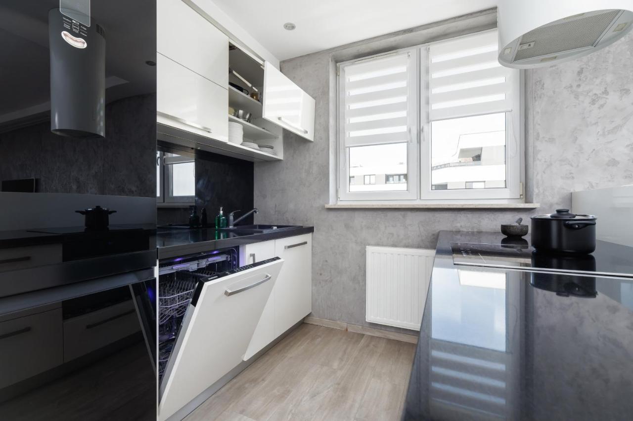 Avia Apartment Three Bedroom Two Balcony Ac & Parking By Noclegi Renters Krakov Exteriér fotografie